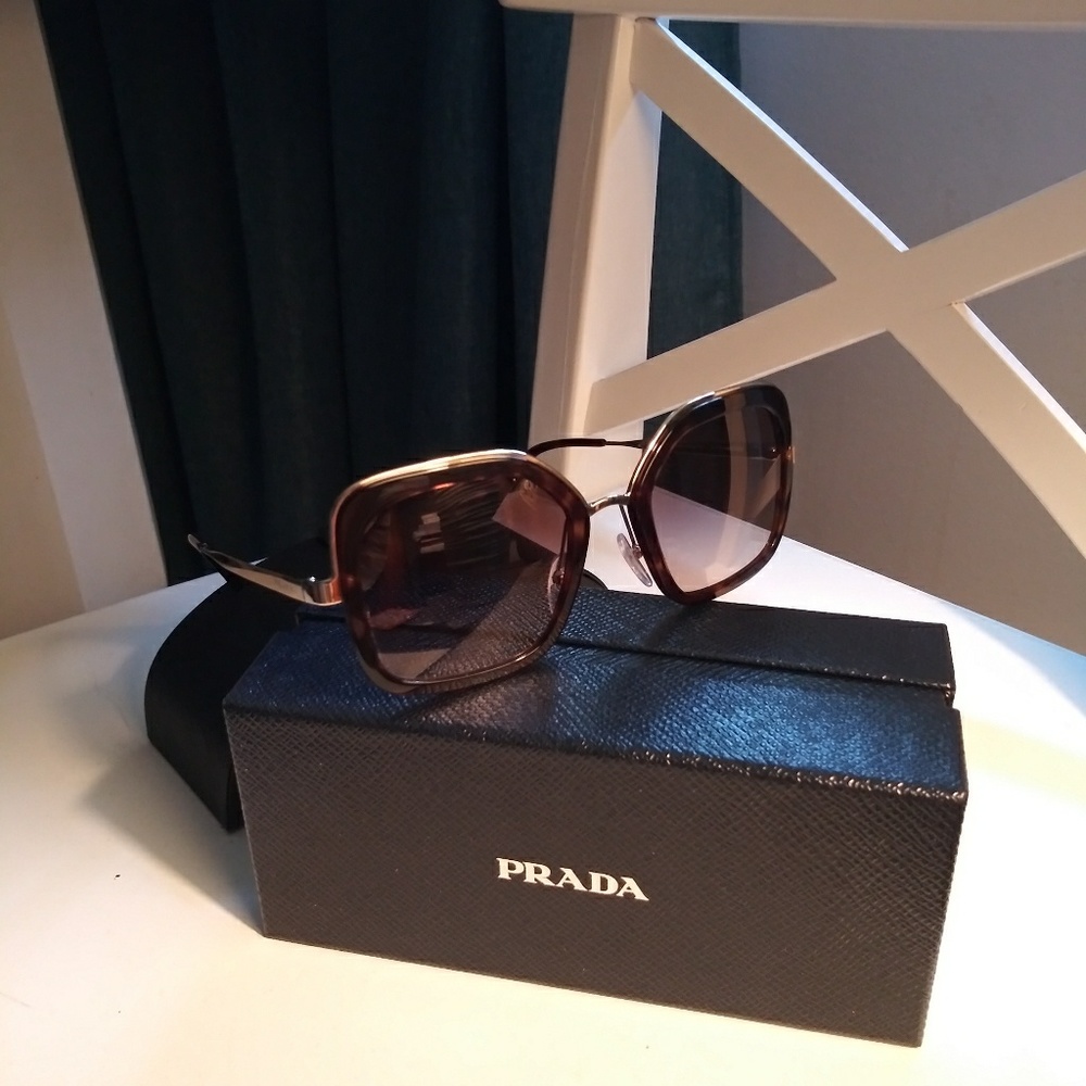 Womend Brand New Prada Sun glasses